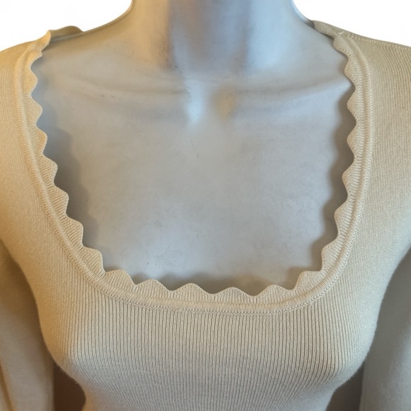 The Workshop Scallop Trim Top Size Medium Oatmeal Long Sleeve Square Neckline - Picture 4 of 13